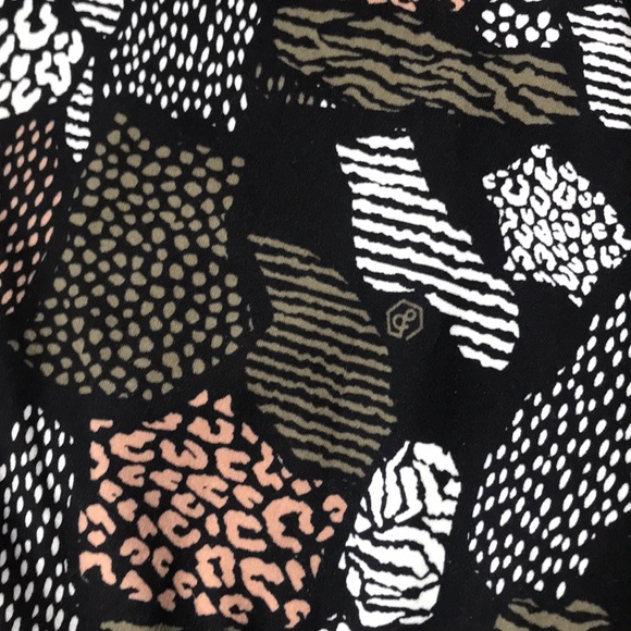 🚫GONE🚫 AGNES & DORA Modern Tunic - Picture 4 of 4